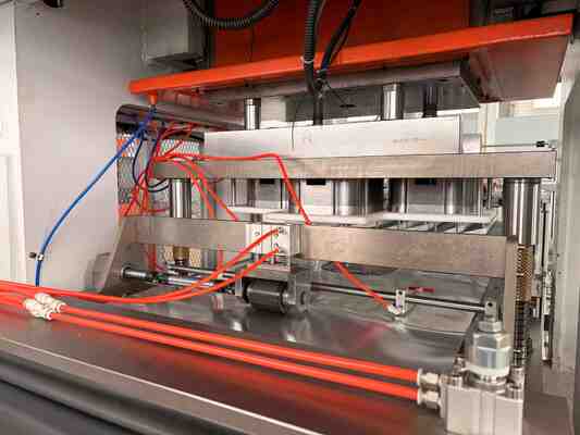 Beli LK-T80 persegi panjang Aluminium Foil Container Wrinkle Wall Food Disposable Container Machine online manufacture