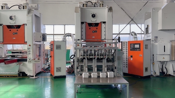 1 - 5 Mesin Wadah Aluminium Foil Kapasitas Rongga Dikendalikan oleh Sistem PLC