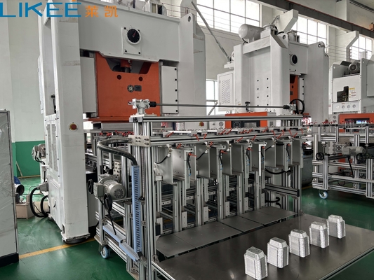 Mesin Pembuat Wadah Makanan Aluminium Foil Kontrol PLC Mitsubishi 380V Embossing Dapat Disesuaikan
