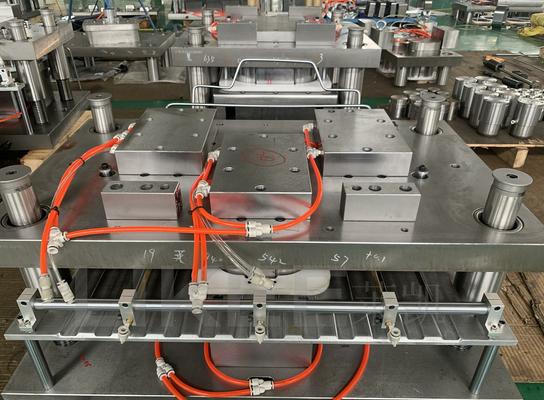 Kontainer Foil Aluminium Kekerasan Tinggi Cetakan Punch Desain Disesuaikan