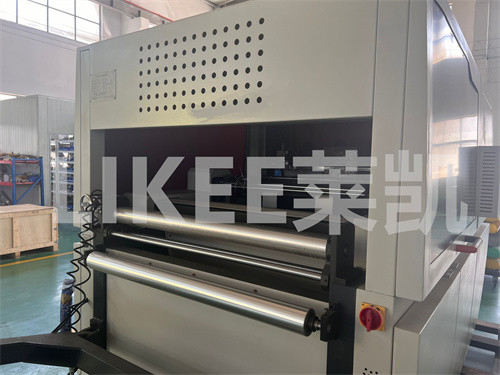 Mesin Pemotong Die Kertas Aluminium Foil Otomatis LKD970*640