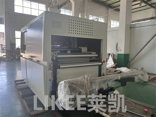 Otomatis 12KW Aluminium Foil Paper Cover Slitting Die Cutting Line Mesin